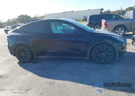 2023 Tesla Model Y Performance Dual Motor All-Wheel Drive z USA, uszkodzony, nr VIN 7SAYGDEF8PF662376